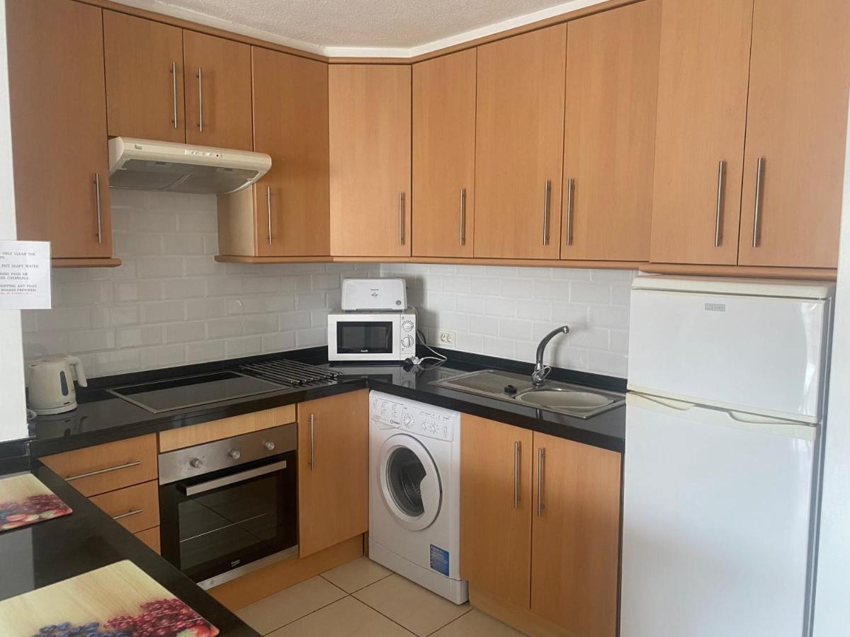 Apartments Victoria Court 1 6A2 Арона Екстер'єр фото