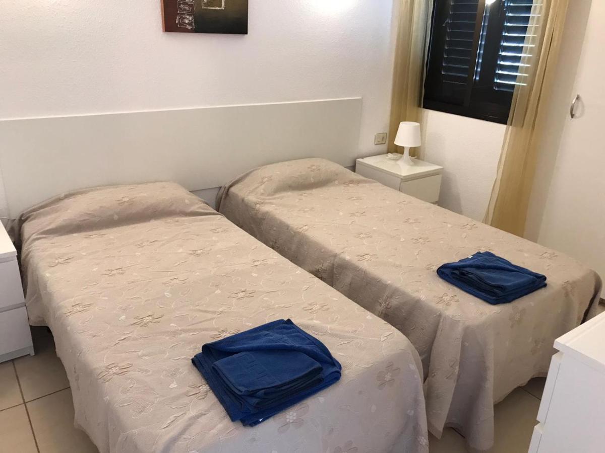 Apartments Victoria Court 1 6A2 Арона Екстер'єр фото